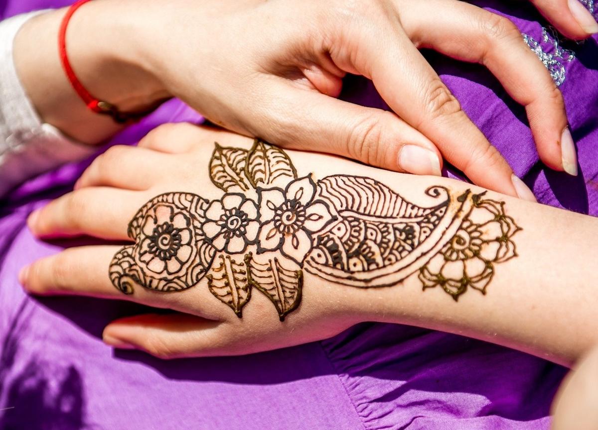 19 Stunning White Henna Designs For You